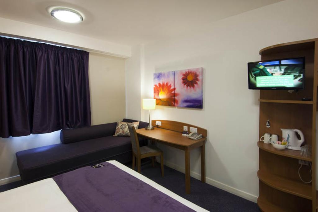 Premier Inn Χόρσαμ Εξωτερικό φωτογραφία