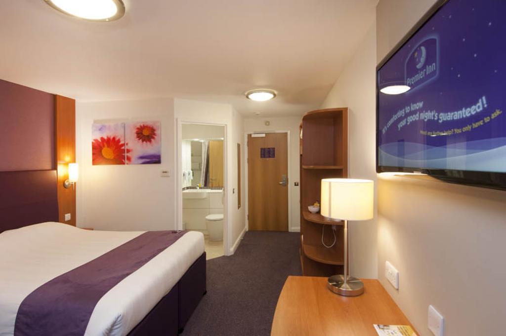Premier Inn Χόρσαμ Εξωτερικό φωτογραφία