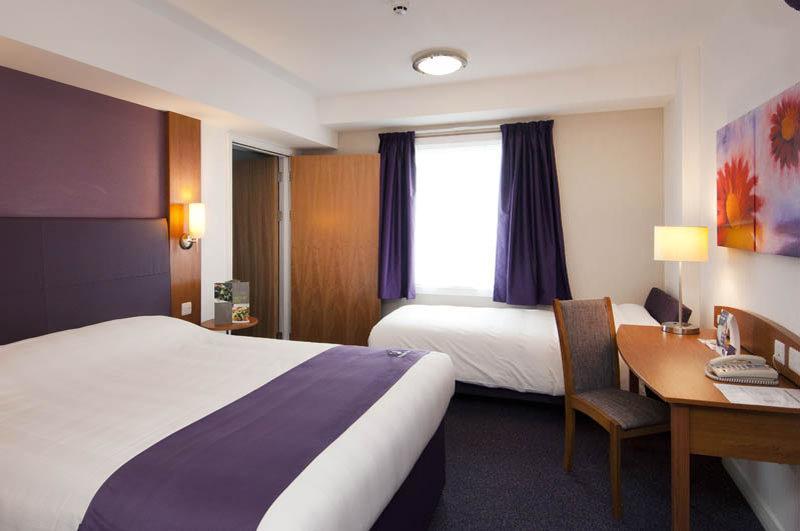 Premier Inn Χόρσαμ Εξωτερικό φωτογραφία
